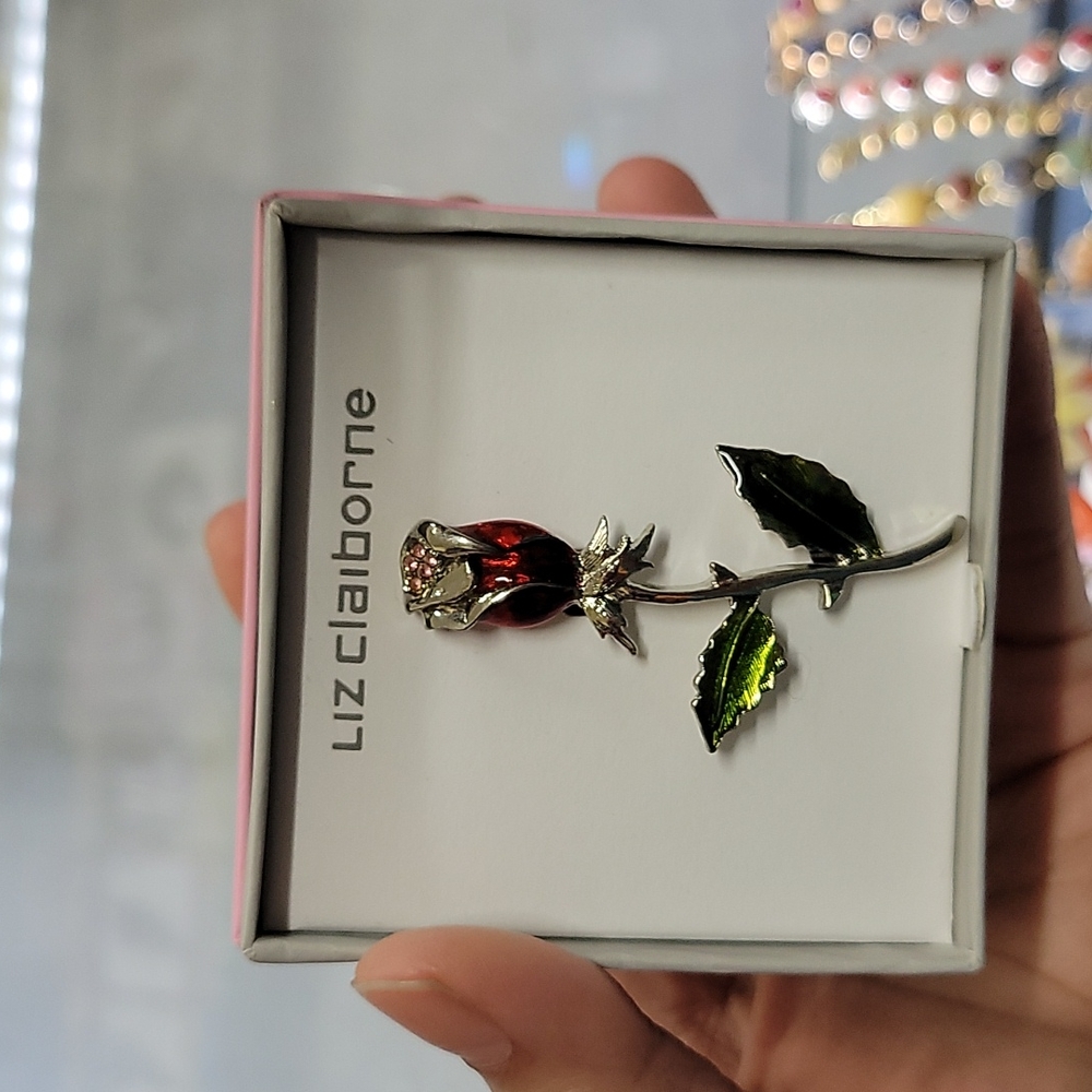Flower pin